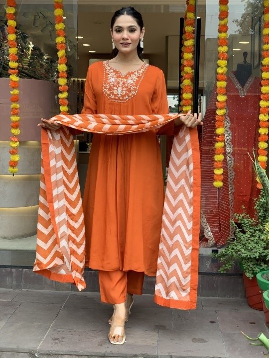 Trendy Naari Printed Kurta, Trouser/Pant & Dupatta Set.