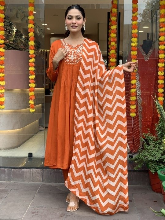 Trendy Naari Printed Kurta, Trouser/Pant & Dupatta Set.